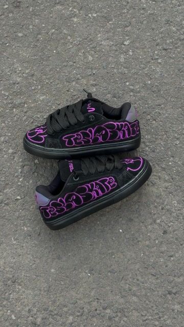 Video de Tênis Tesla Hertz Black/Purple Art