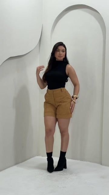 Vídeo de Shorts Chloe Veludo Cotelê