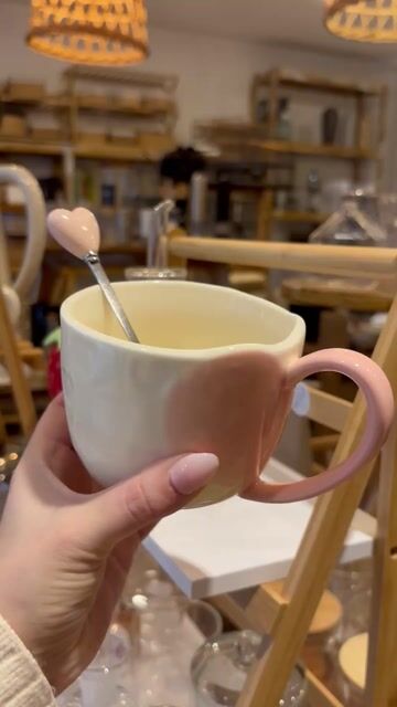 Video de TAZA CORAZÓN PINK + CUCHARA