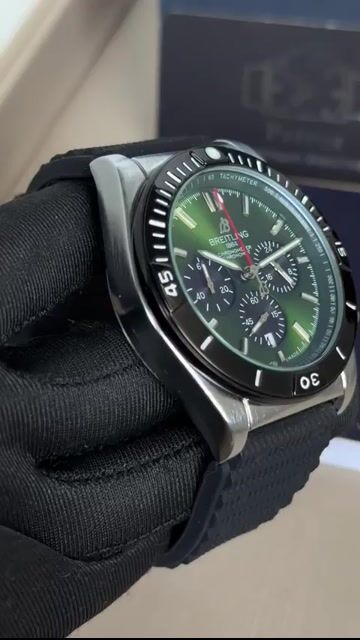 Video de Breitling Chronometer 45mm - AÇO/MOSTRADOR VERDE - SILICONE