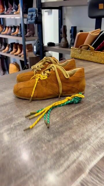 Video de SOLEMNIA SHOES