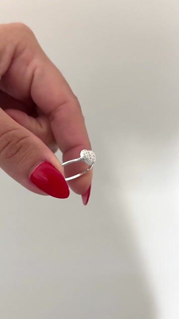 Video de Anillo corazón con cúbics