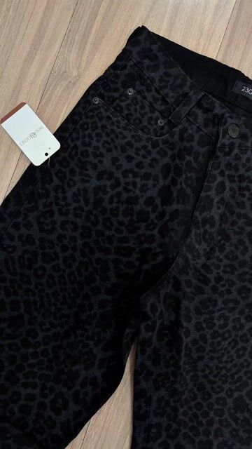 Vídeo de WIDE LEG ANIMAL PRINT PRETA