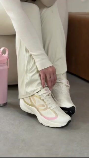 Video de OLYMPIKUS CORRE 4 - OFF WHITE