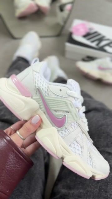 Vídeo de NK V2K Run Branco/Rosa
