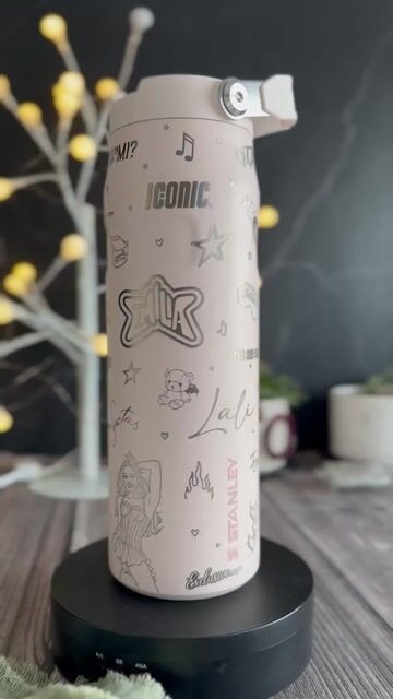 Video de Botella Térmica Stanley Iceflow Flip straw FULL GRABADA | 1.1 L TEMATICA:EMILIA