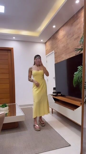 Vídeo de Vestido Midi em Viscolinho