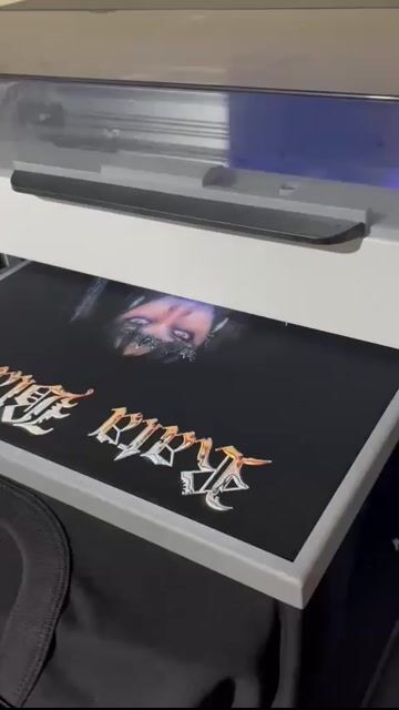 Video de Remera Rata Blanca Magos Espadas Y Rosas 35 Años