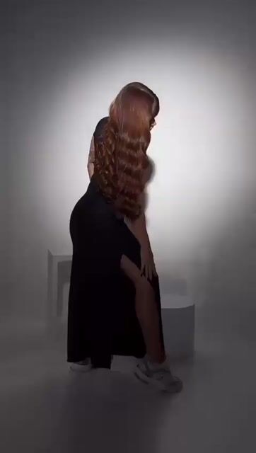 Vídeo de VESTIDO LONGO ANARRUGA COM FENDAS LATERAIS