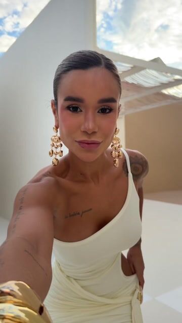 Vídeo de VESTIDO SIMARIA - OFF WHITE