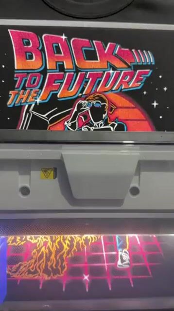 Video de Remera Volver Al Futuro Magenta