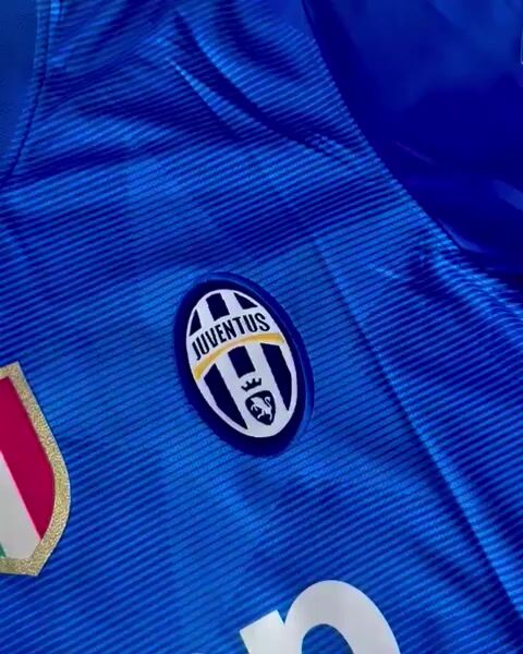 Video de CAMISETA RETRO JUVENTUS 2014/15 SUPLENTE AZUL TEVEZ 10