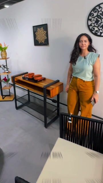 Video de Aparador Alpha em Aço e Madeira Teka | Aparador Industrial para Sala, Hall e Corredor
