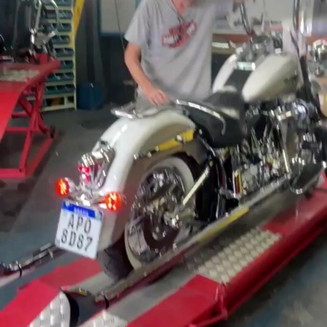 Video de ESCAPE DUO CHICANO (FISHTAIL) - SOFTAIL TC