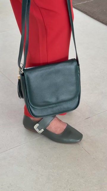 Vídeo de Bolsa Feminina em Couro Verde Musgo