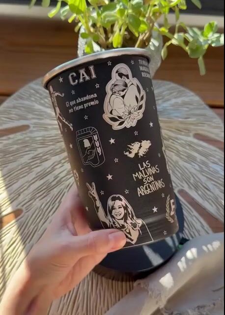 Video de VASO DE ALUMINIO 1L NEGRO- FERNETERO- FULL GRABADO