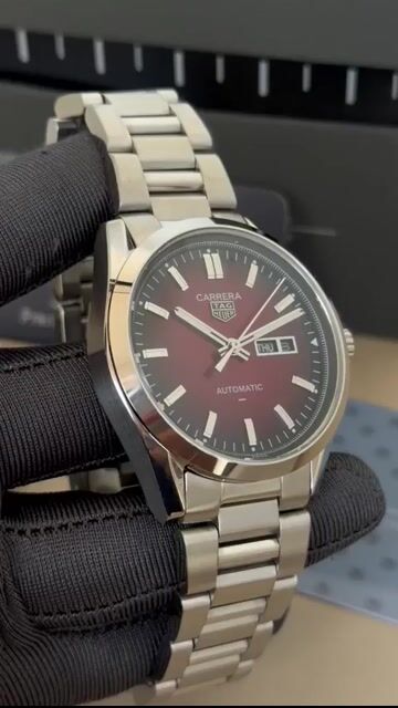 Video de TAG Heuer Carrera Day-Date Calibre 41mm - AÇO/MOSTRADOR VERMELHO