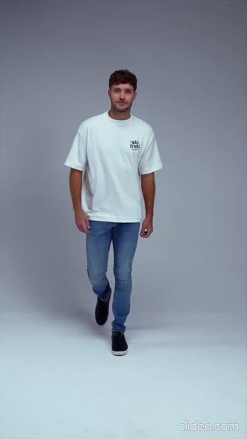 Vídeo de Camiseta Oversized Cristã Streetwear Salmo 23:4 "Não Temerei" Estilo Urbano Premium