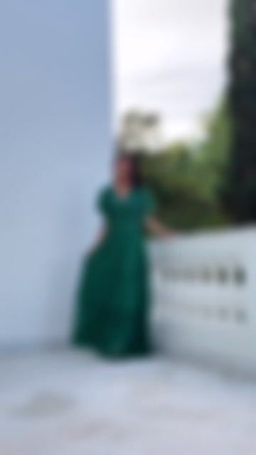 Vídeo de Vestido Longo De Festa Lucile Verde Esmeralda com Mangas 3/4 de Tule Glitter com Saia em Camadas