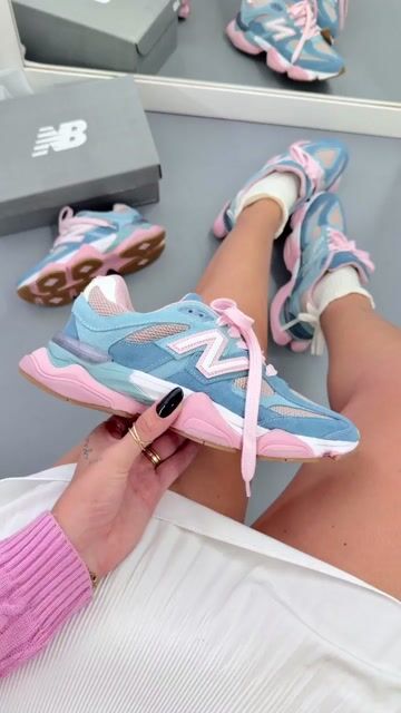 Video de Tênis New Balance 9060 Baby Shower Blue