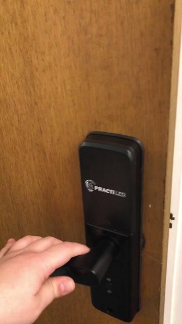 Video de Cerradura Inteligente Biométrica Practiled – huella, tarjeta RFID y clave para tu hogar