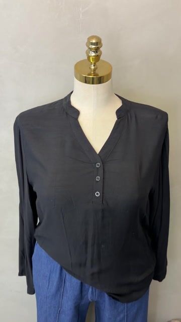 Video de Camisa Preta de Viscose com Botões