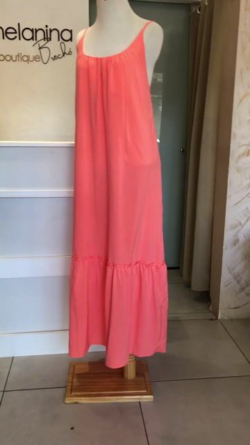 Vídeo de Vestido longo coral "CAROLINA"