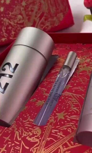 Vídeo de CAROLINA HERRERA kit coffret carolina herrera 212 men masculino eau de toilette