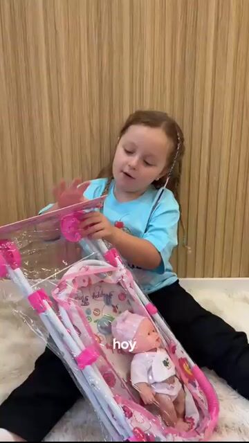 Video de Cochecito de juguete con muñeca
