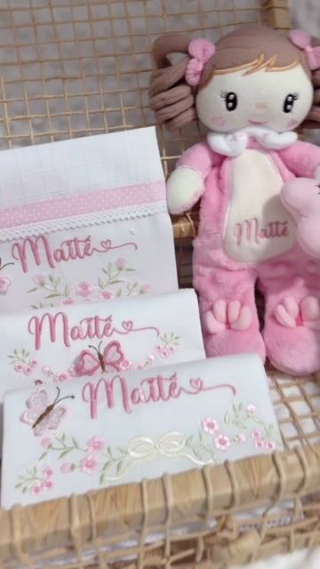 Vídeo de Kit bonequinha naninha 2fraldinhas de boca ,uma fralda de ombro personalizada