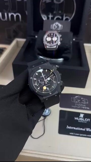 Video de Hublot Classic Fusion 42mm - AÇO PRETO/MOSTRADOR PRETO - SILICONE