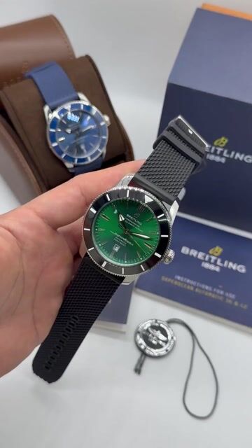 Video de Breitling Superocean 44mm - AÇO/MOSTRADOR VERDE - SILICONE