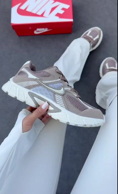 Vídeo de NIKE V5 RUNNING - TAUPE