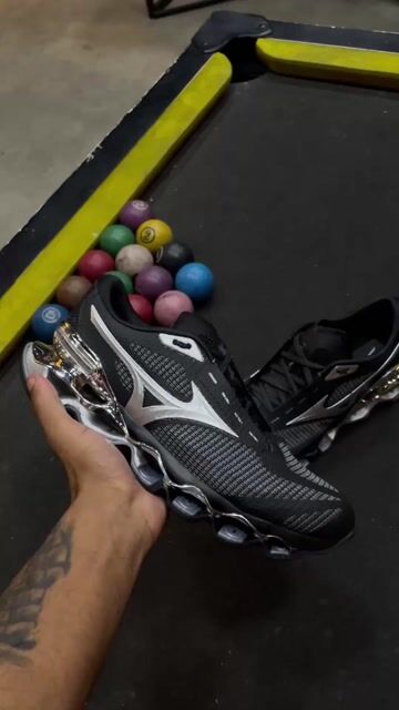 Vídeo de Tênis Mizuno Wave Prophecy 15