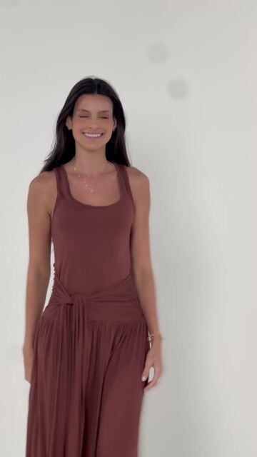 Vídeo de VESTIDO MIDI HORTÊNSIA
