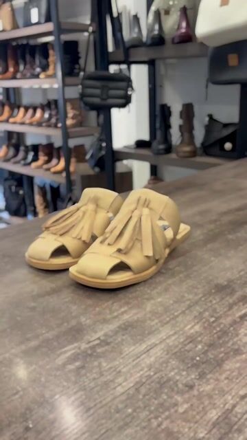 Video de SOLEMNIA SHOES