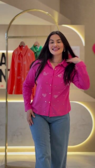 Video de Camisa Feminina com Aplicações em Strass Kellen - REF FS5262