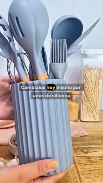 Video de Set 12 Piezas Carol Utensilio Silicona Mango Bambu Con Contenedor