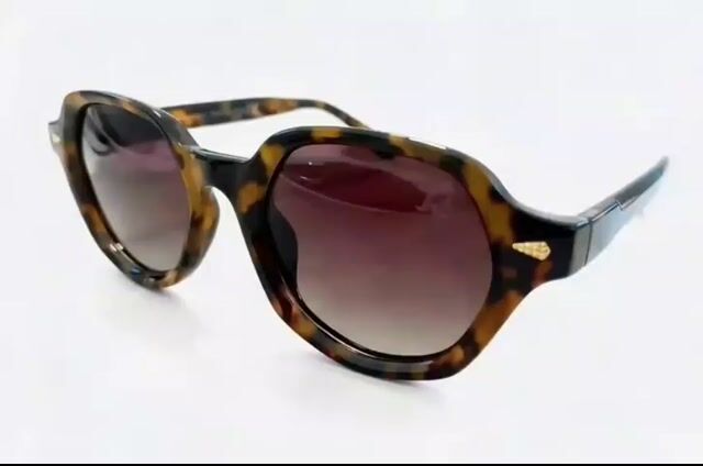 Video de Óculos Kanguru Glasses Acetato Marrom Animalle Hexagonal. Polarizado Lente Fumê Degradê.