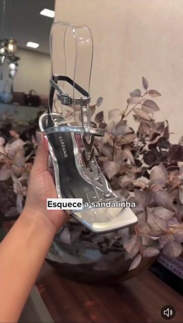 Vídeo de Sandália Chain Salto Fino Couro Spechio Prata Carrano 274078