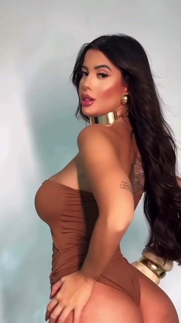 Vídeo de Body Feminino com Fivela Dourada