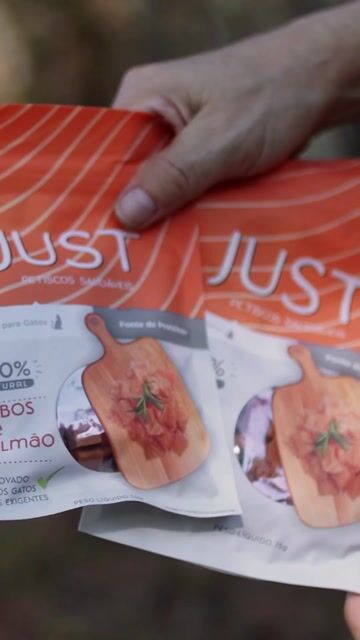 Vídeo de Cubos de Salmão JUST – Petisco Natural 75g