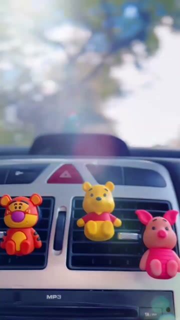 Vídeo de Pingente Aromático Pooh, Leitão e Tigrão – Cheirinho Duradouro e Recarregável para seu Carro! Cheirinho para carro