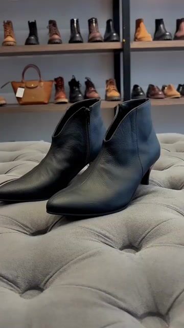 Video de SOLEMNIA SHOES