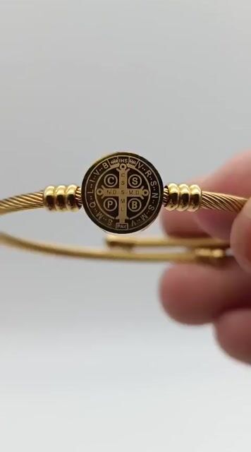 Video de Bracelete Dourado São Bento - regulável