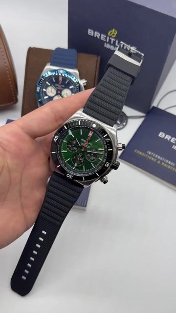 Video de Breitling Super Chronomat 44mm - AÇO/MOSTRADOR VERDE - SILICONE