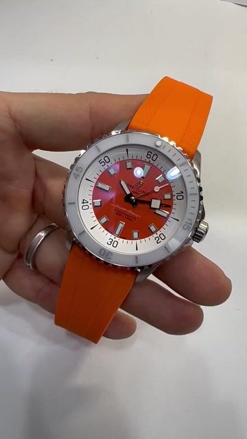 Video de Breitling Superocean 44mm - AÇO/MOSTRADOR LARANJA - SILICONE