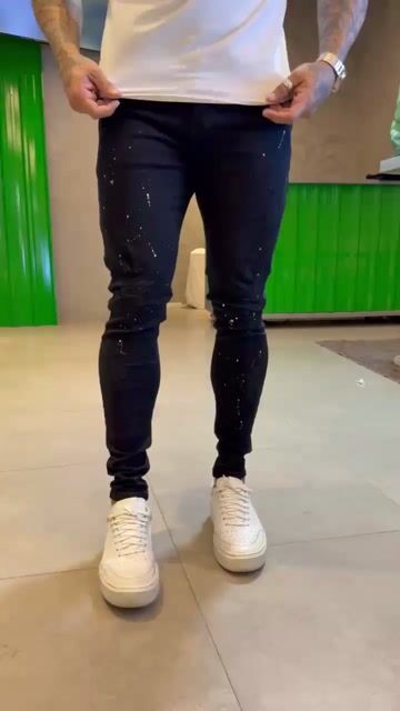 Video de Calça Super Skinny Preta c/ Rasgo, Respingo e Avol REF: 9150