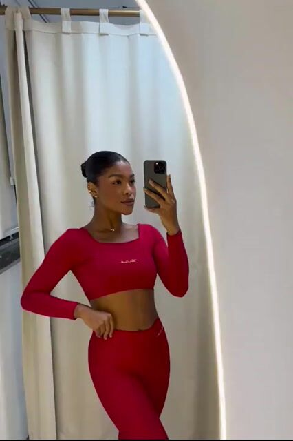 Vídeo de VITORIA CARVALHO MODA FITNESS