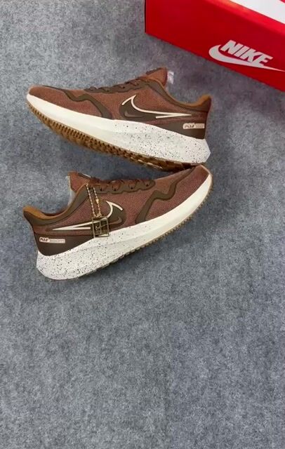 Video de Nk AIR ZOOM 47 - MARROM